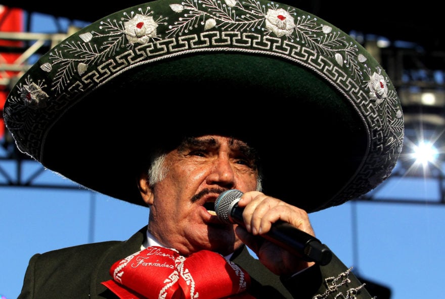 Exintegrante de la familia de Vicente Fernández acude al mismo hospital del cantante