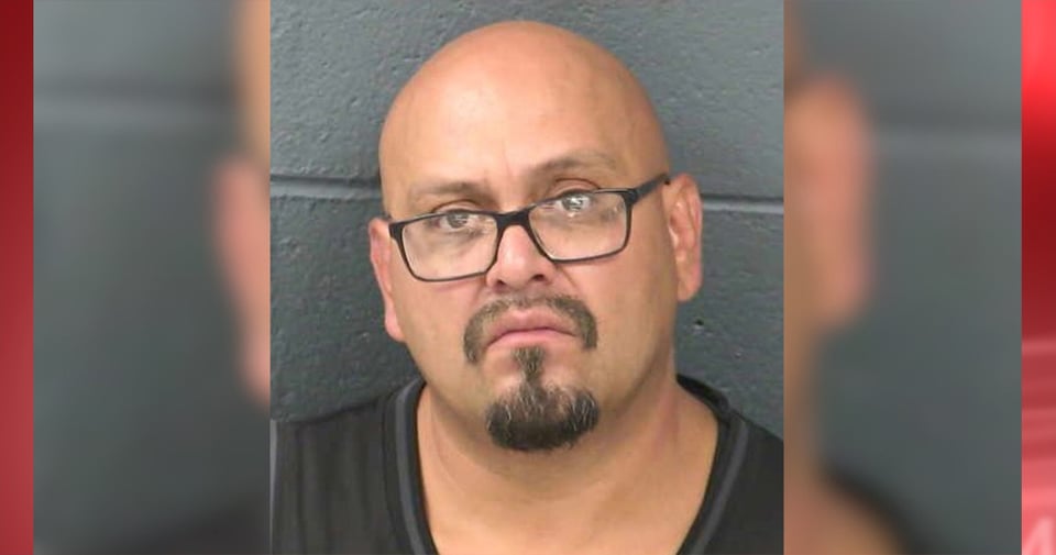 Crónica: Hispano es acusado de hacerle lo peor a pareja de hermanitas (FOTOS) featured image
