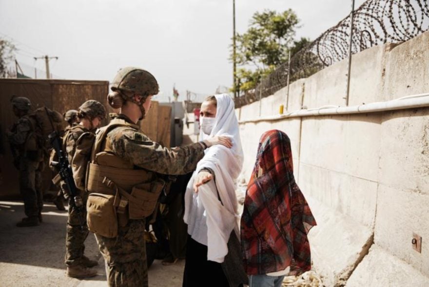 Talibanes ejecutan a jefe de policía de Afganistán después de su rendición