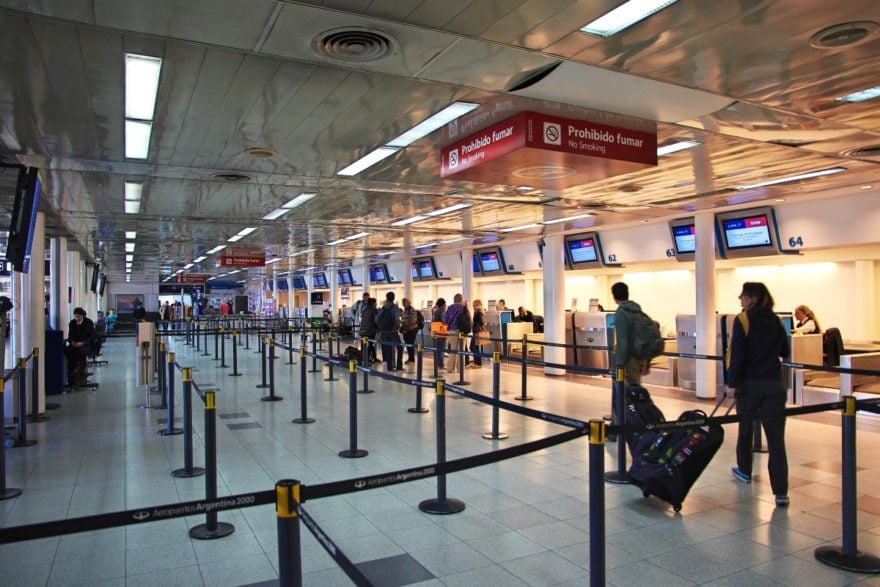 Algunas aerolíneas no exigirán a sus empleados vacunarse contra el Covid-19