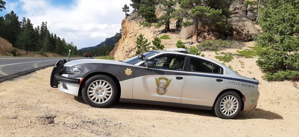 Choque frontal deja dos muertos y varios heridos en autopista de Colorado