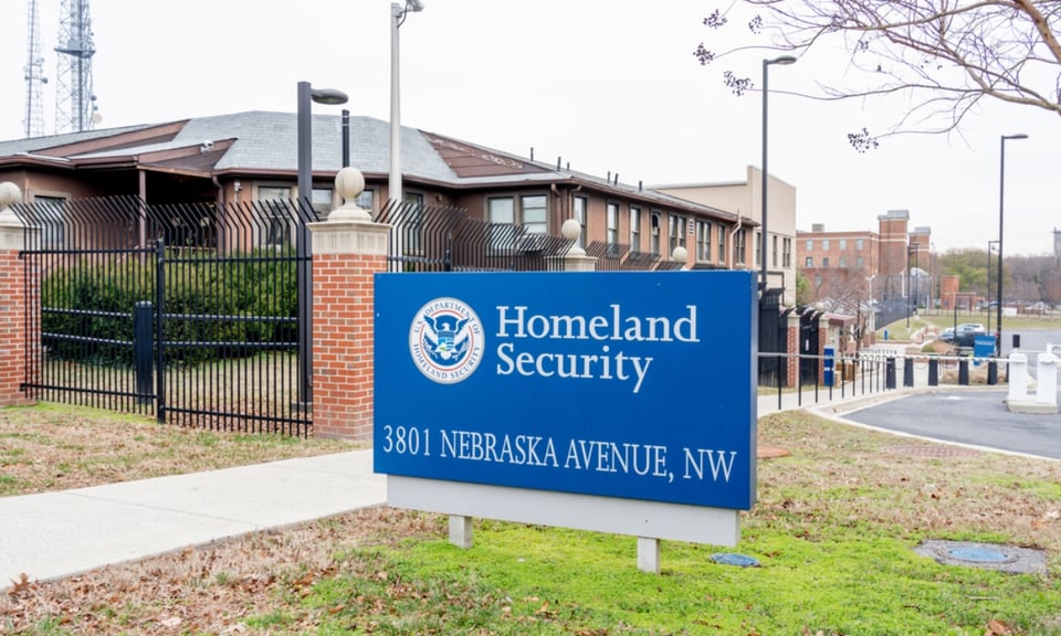 DHS anuncia programa que beneficiará a indocumentados en riesgo de deportación