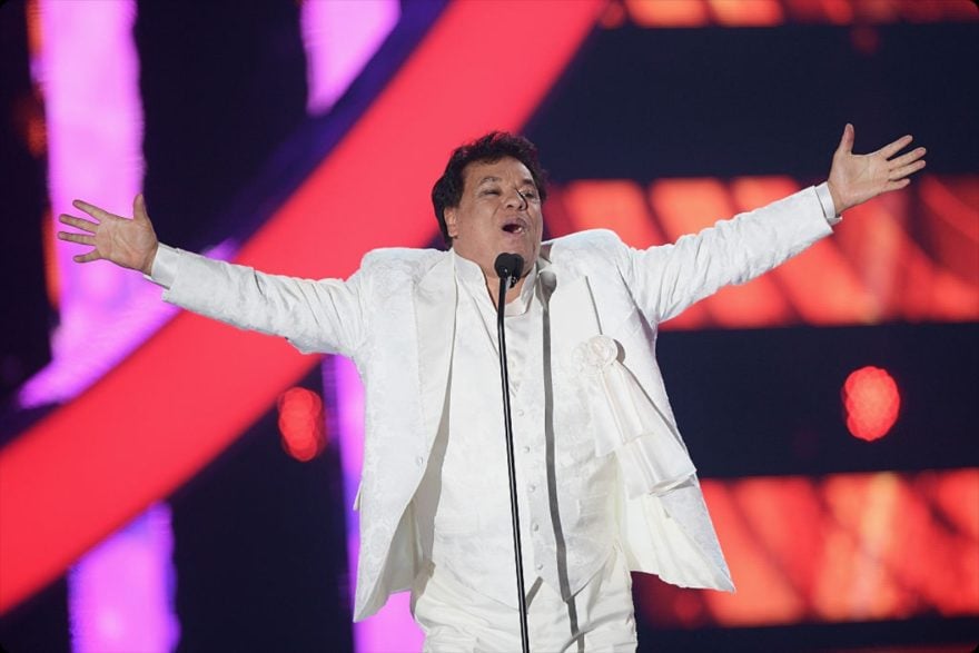 Aparecen audios de que Juan Gabriel que probarían que está vivo (VIDEO)