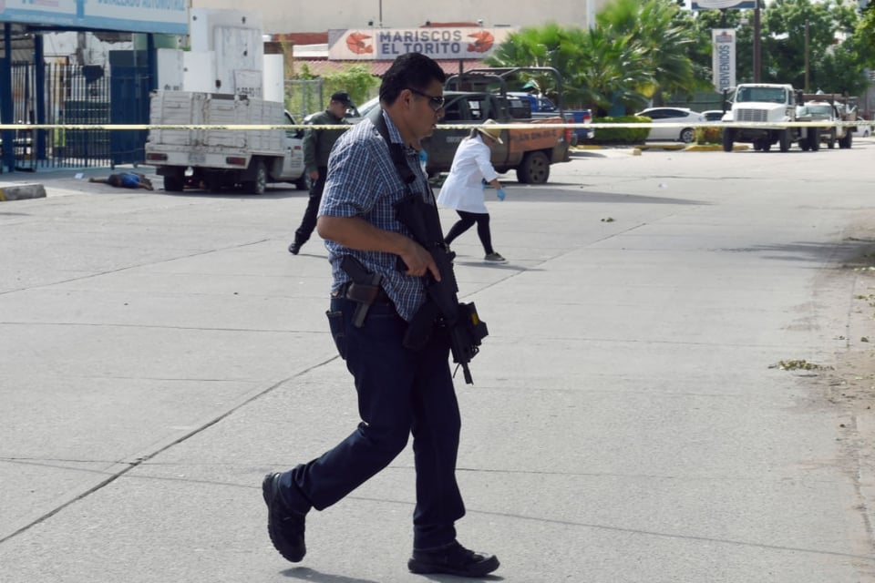 Acribillan y dejan en plaza a «El Ciro», supuesto jefe del narco al servicio de «Los Chapitos» (FOTOS) featured image