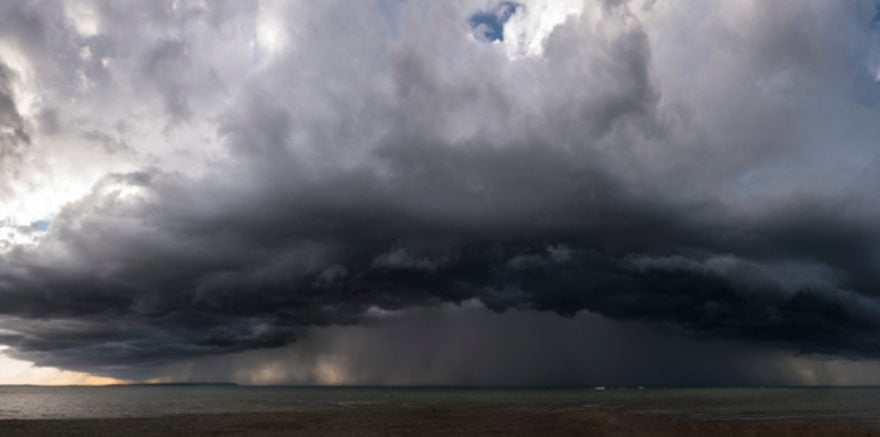 Tormenta tropical Nicholas amenaza a EEUU