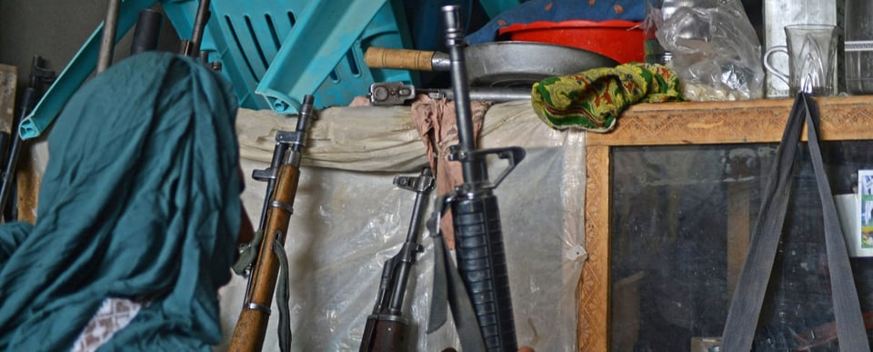 Talibanes asesinan a mujer embarazada delante de sus hijos y su marido (FOTOS)