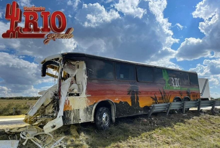 Conjunto Río Grande sufre aparatoso accidente en México