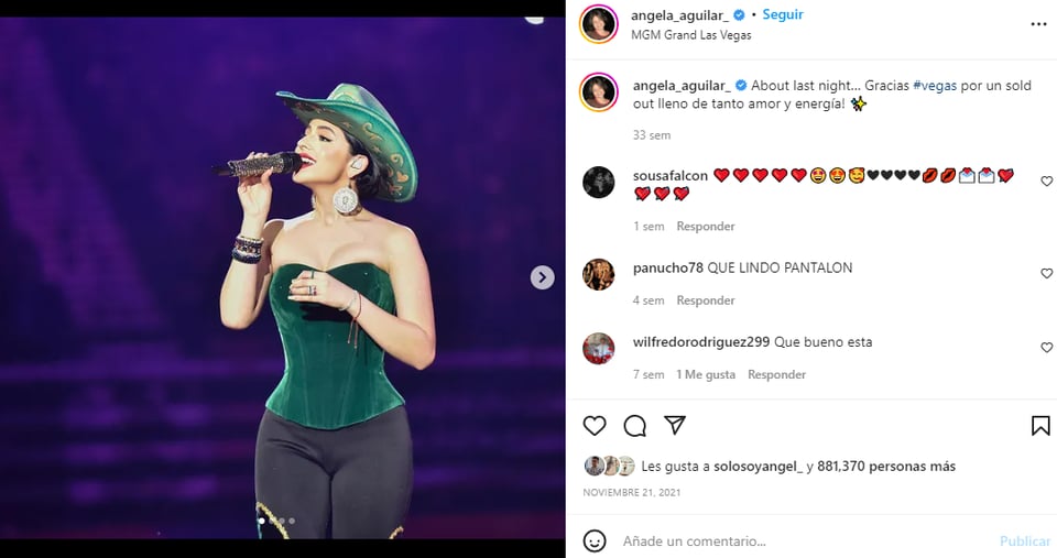 ¡Atrevido corset verde!