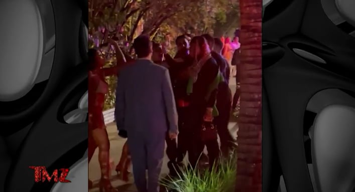 Arrestan novia Tekashi 6ix9ine: Amigas tratan de defenderla