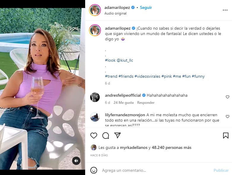 ¡Un beso de telenovela!