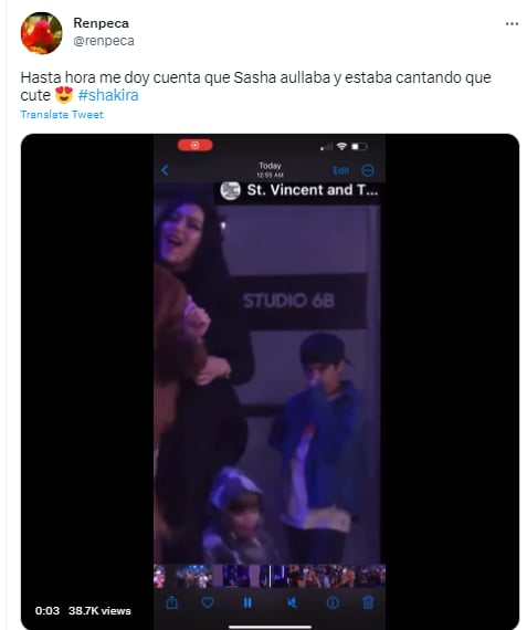 Sasha Piqué aulla con su madre