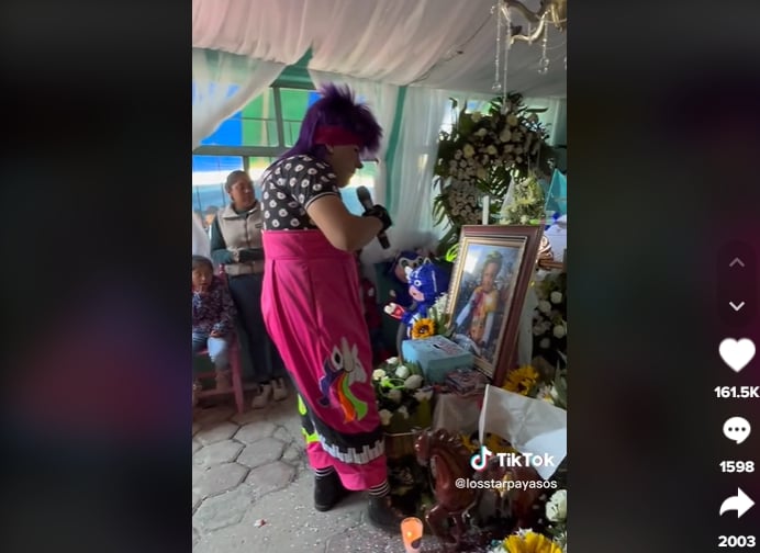 Hired funeral clowns: They are criticized