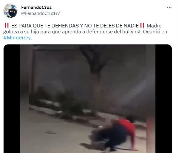 Madre hispana golpea hija: Usuarios ofendidos