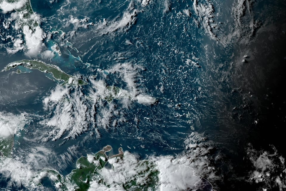 Meteorólogos lanzan alerta por formación de tormenta tropical