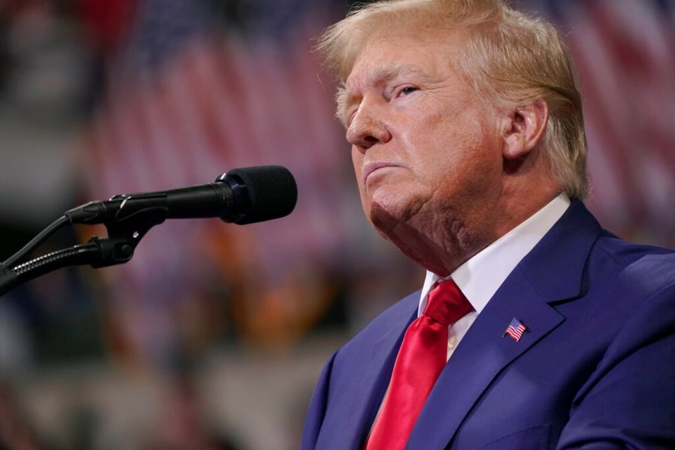 Trump presenta demanda por $100 millones ante el Departamento de Justicia