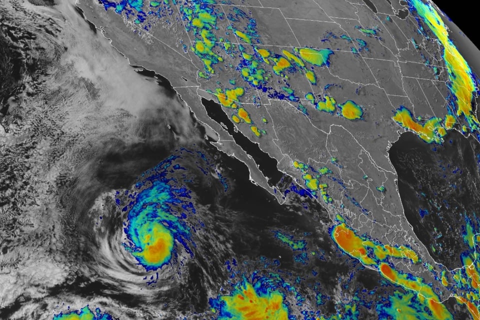 huracán Carlotta, tormenta tropical Daniel, advertencias, marejadas ciclónicas, MundoNOW