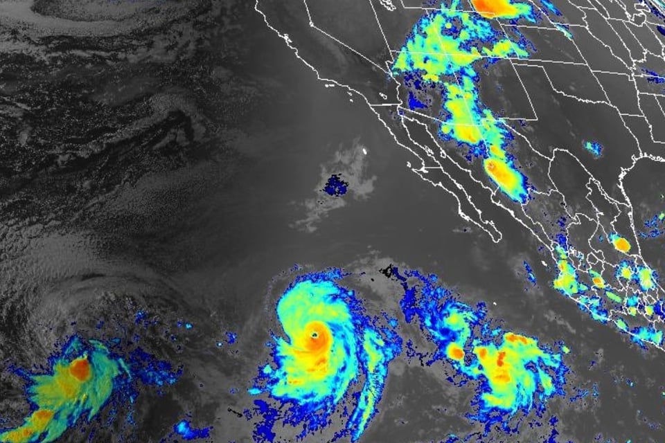 Huracán Gilma podría alcanzar categoría 4 y no es la única amenaza