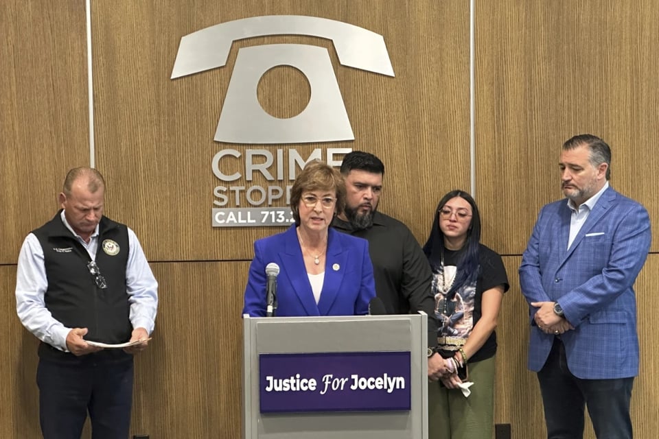 Un proyecto de ley tiene como objetivo endurecer detención de migrantes tras asesinato de niña en Texas