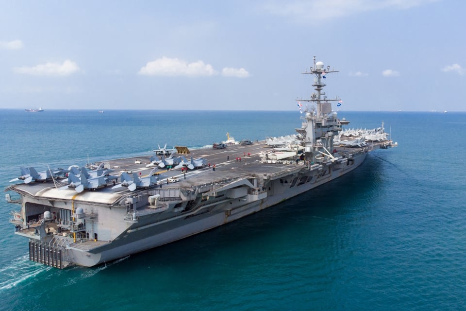 Un grupo de portaaviones estadounidense listos para desplegarse cerca de Israel