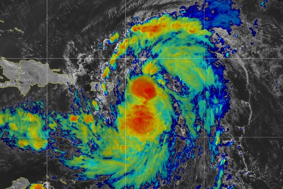 tormenta tropical Ernesto, alerta de huracán, NHC, Islas Vírgenes, MundoNOW