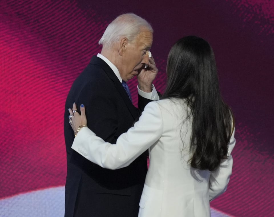 Hacen llorar a Biden en plena Convención Nacional Demócrata (FOTOS) featured image