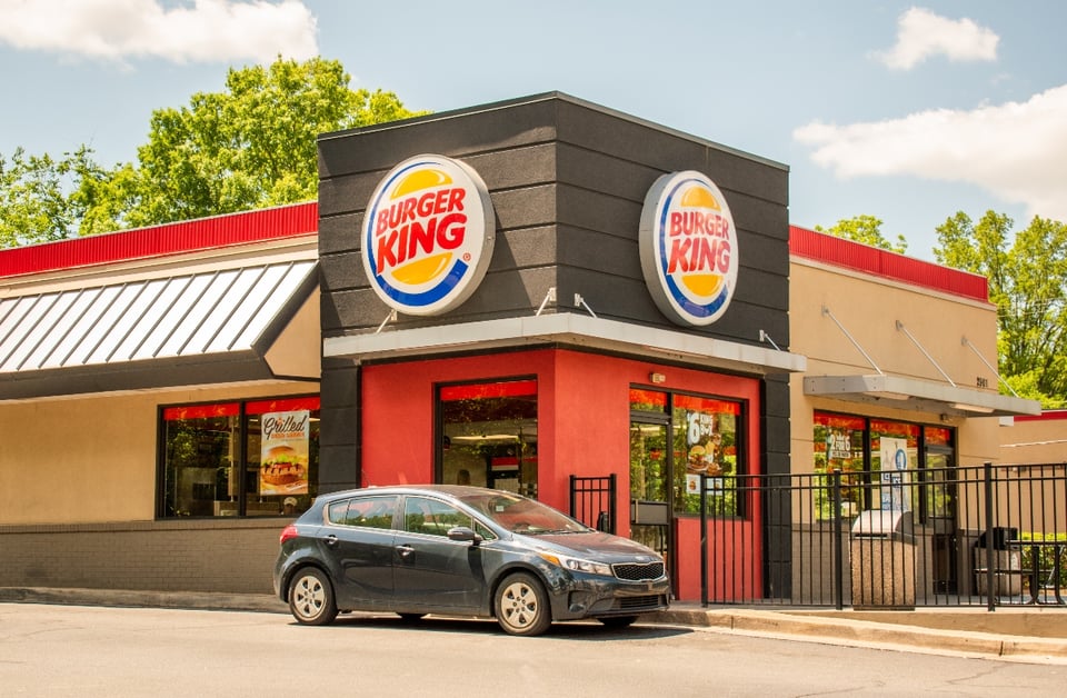 Burger King facade, self-service, drive thru, parked car, MundoNOW