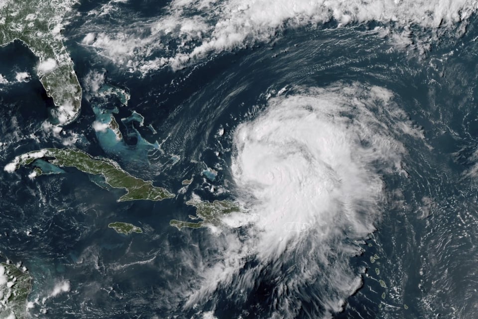La tormenta Ernesto se fortalece y se convierte nuevamente en Huracán ¡Amenaza a EEUU!