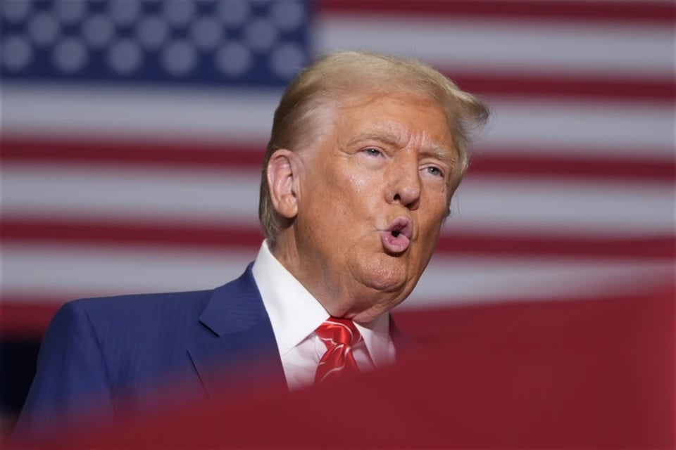 Donald Trump asegura que el poder de la presidencia lo deja hacer todo