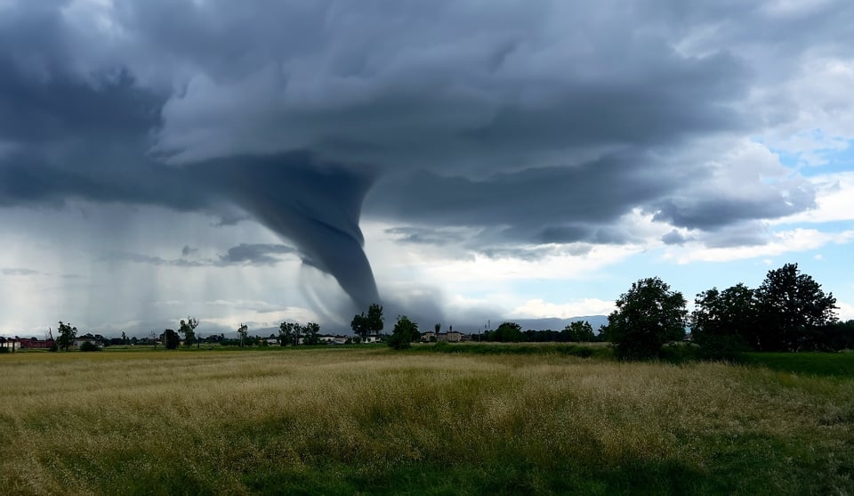 Alertan sobre la onda tropical Francine que podría convertirse en huracán y afectaría al estado de Florida