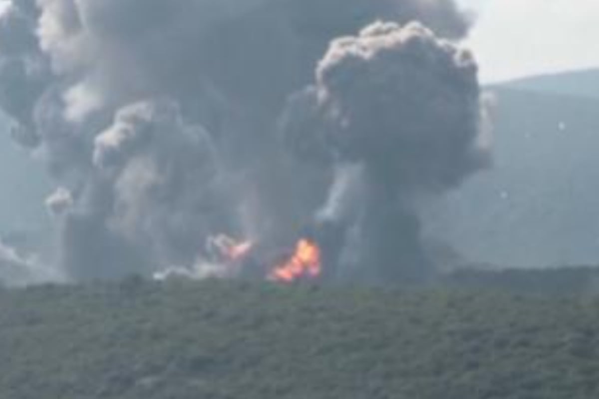 Israel attacks Lebanon and Hezbollah responds with heavy bombing