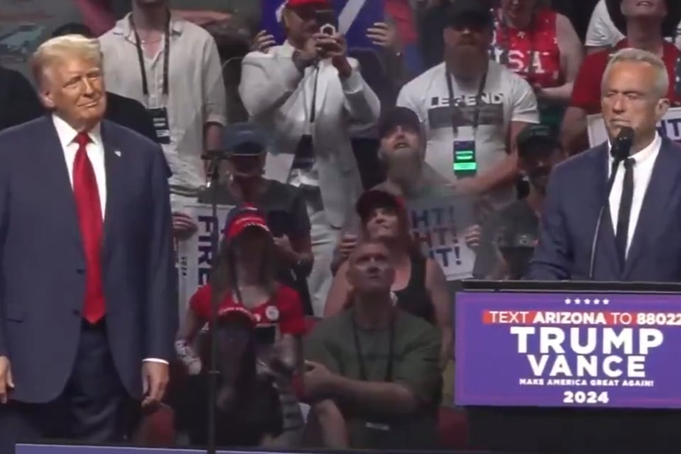Donald Trump y Robert Kennedy Jr. comparten el escenario por primera vez