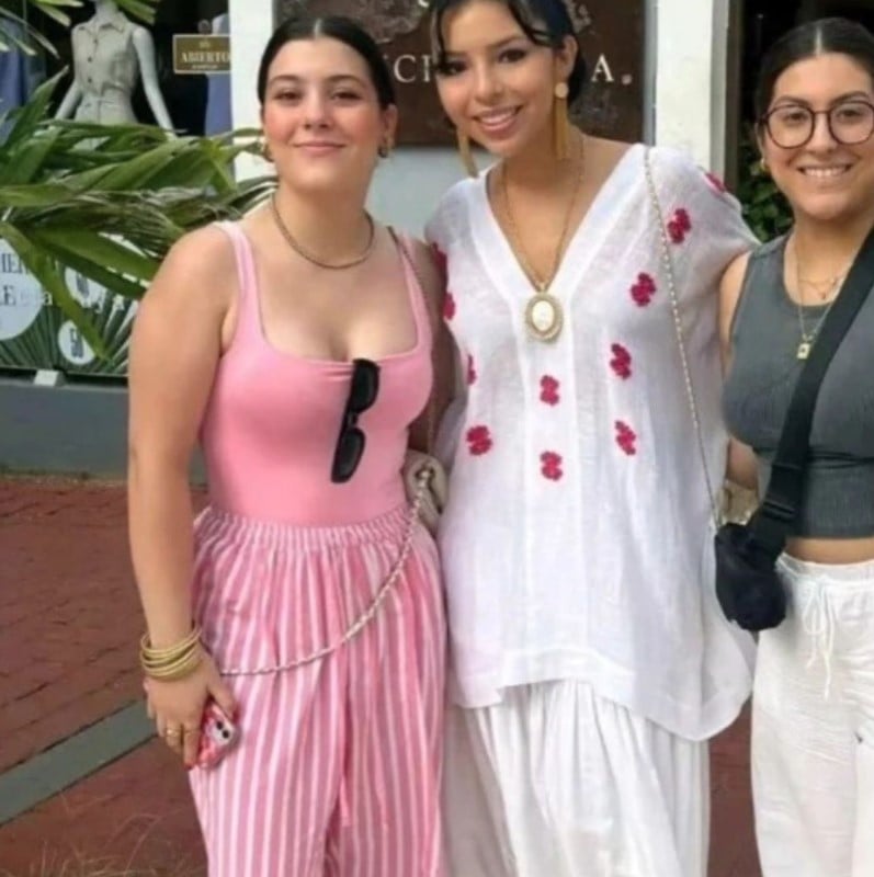 angela, aguilar, medalla, religiosa, embarazo
