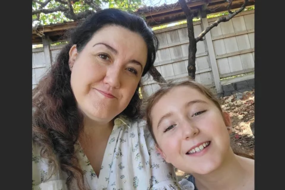 Papá hispano sobrevive a horrible accidente en que perdió a su esposa e hija