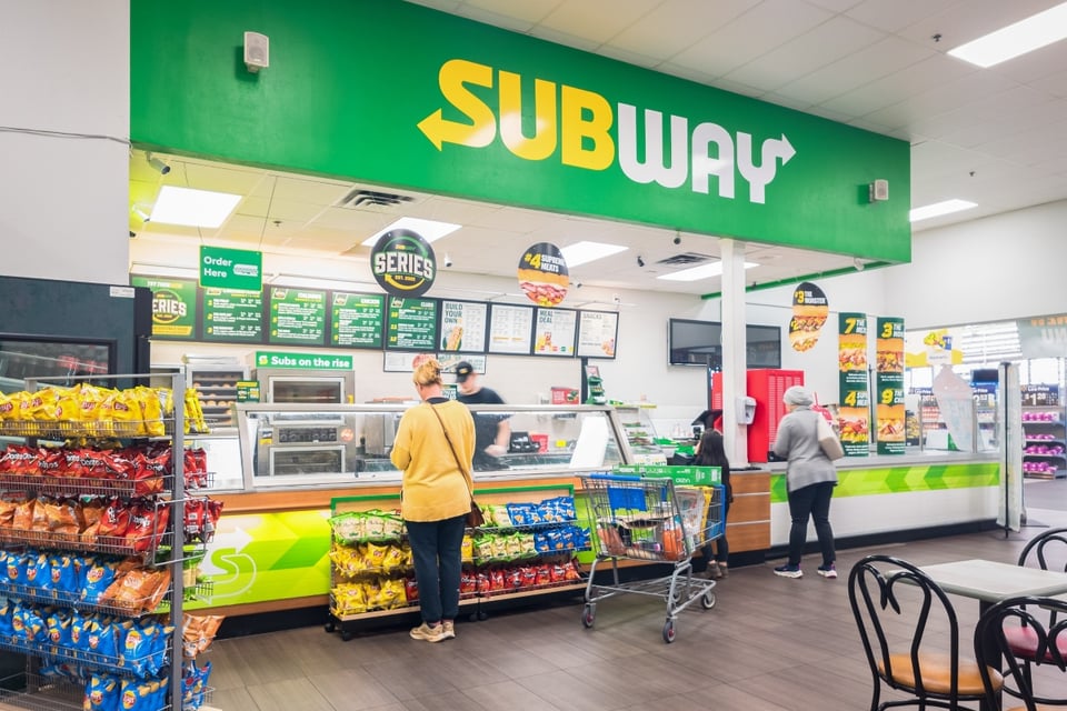 Subway cierra sucursales, trabajadores, comida rápida, MundoNOW