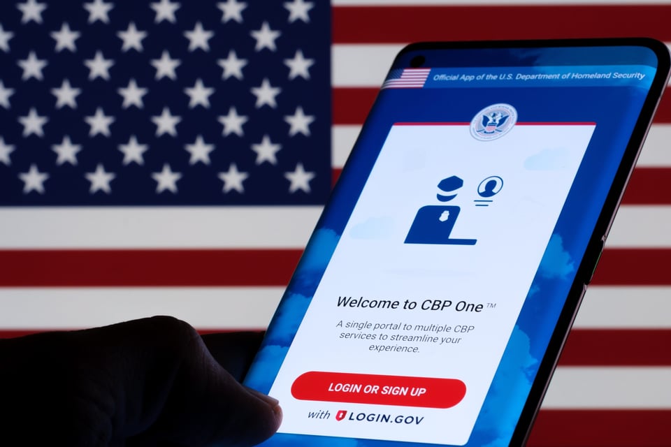 EE.UU. cancela permisos migratorios a casi un millón de extranjeros que ingresaron con CBP One