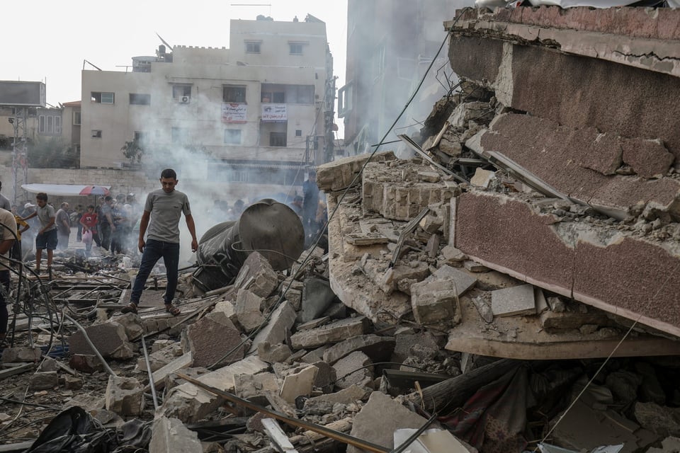 Otra Masacre en Gaza: Ataque aéreo israelí deja más de 100 muertos en una escuela