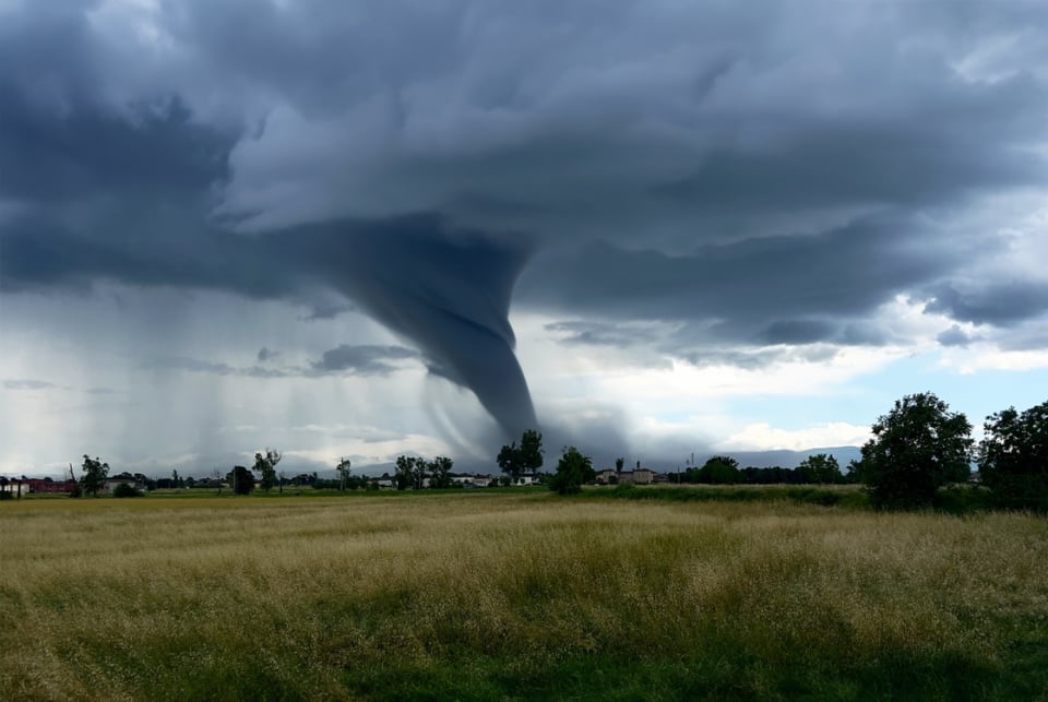 Confirman tornado en EEUU y activan la alerta