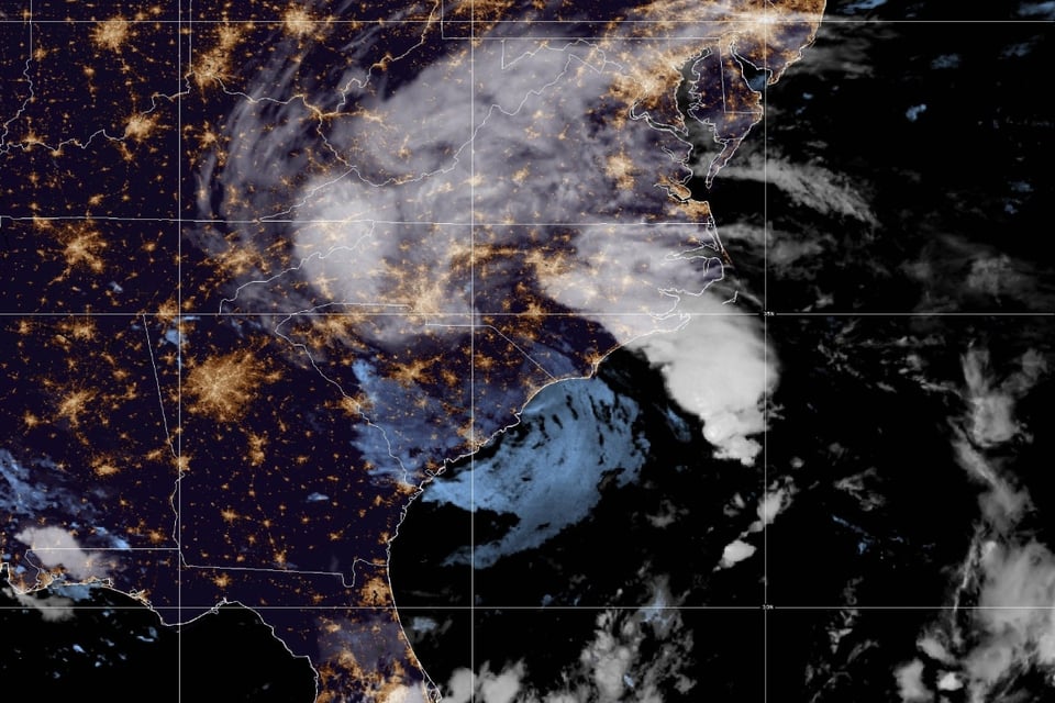 NHC emite aviso público de posible ciclón tropical ocho