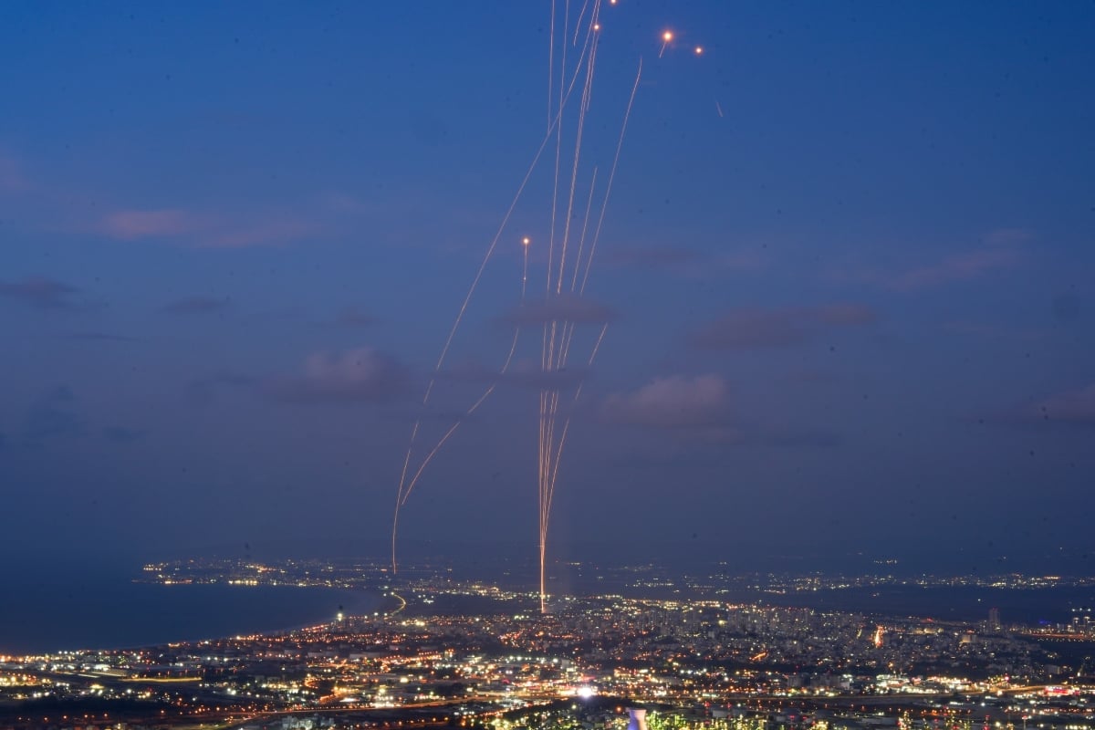Israel lanza ola de ataques y provoca desplazamiento de miles en Líbano