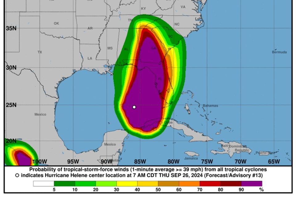 Huracán Helena se convierte en categoría mientras avanza a Florida