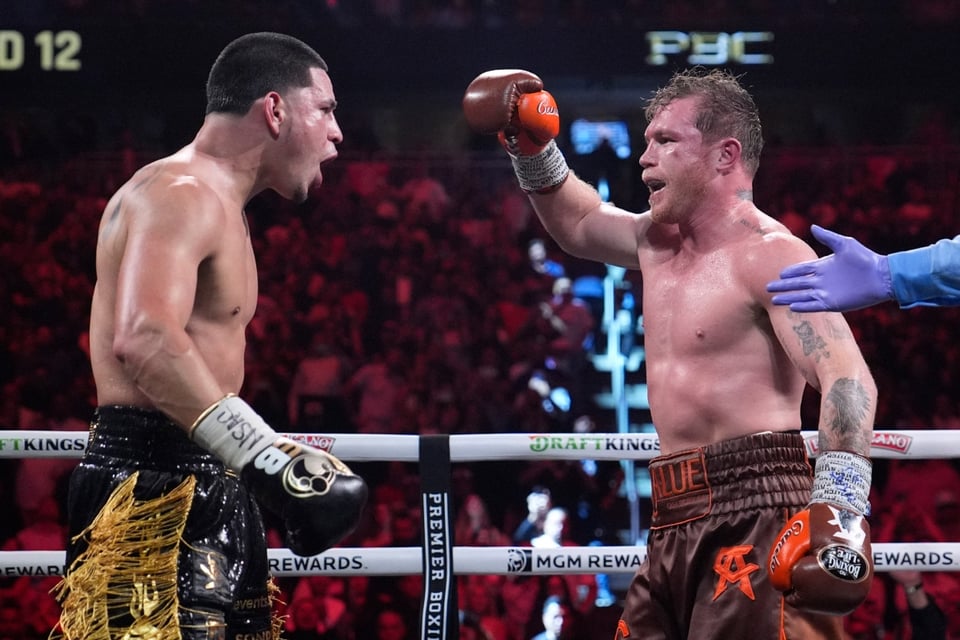 Canelo hace lo que pocos esperaban al acabar su pelea y lanza mensaje inesperado