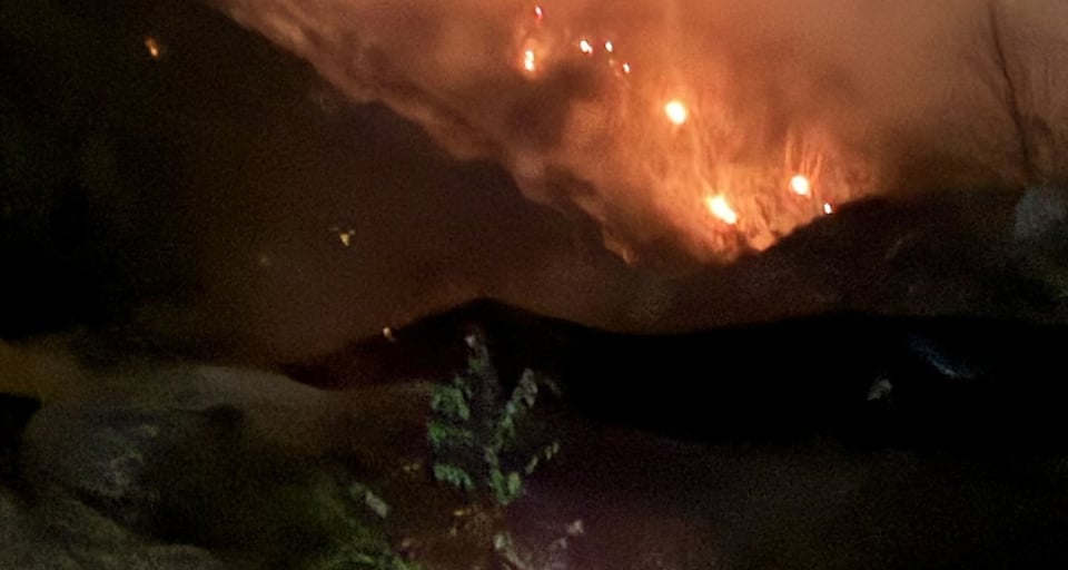 Miles de personas evacuadas por incendio en California.