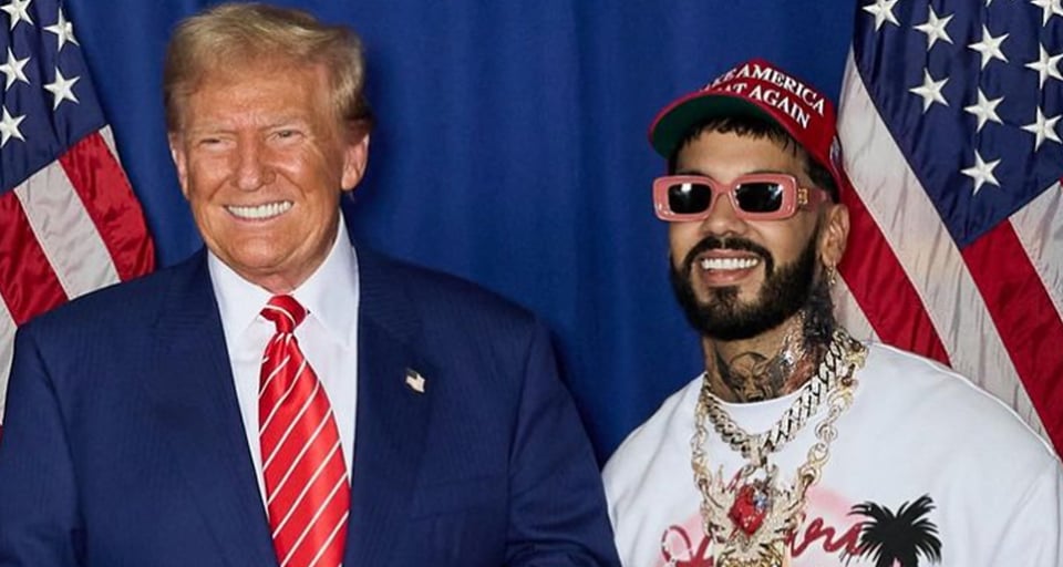 Cantante hispano Anuel AA aparece en la casa de Trump apoyándolo ( FOTOS)