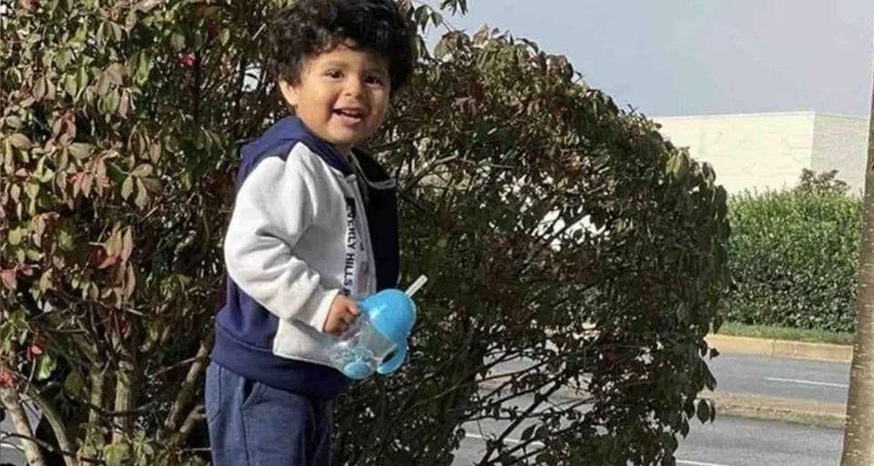 Niño hispano atropellado y muerto tras correr frente a un automóvil
