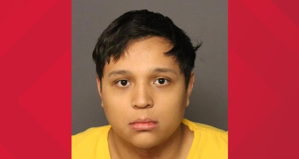 Joven hispano arrestado por muerte tras disputa por salsa picante