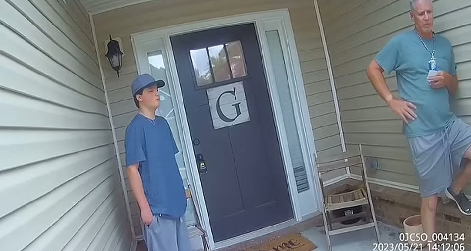 Publican video de cámara corporal del presunto tirador Colt Gray y su padre (VIDEO)