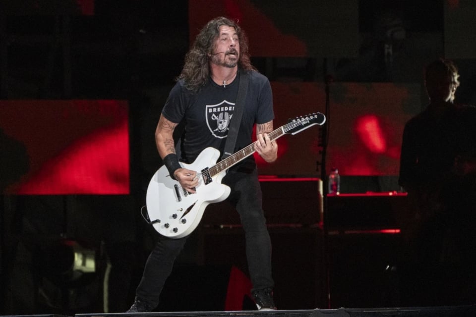 Miembro de Foo Fighters confirmó infidelidad y una hija fuera del matrimonio featured image