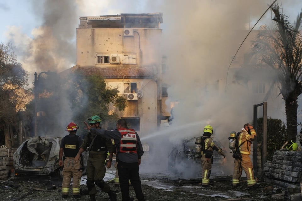 Hezbolá contraataca a Israel con 100 cohetes