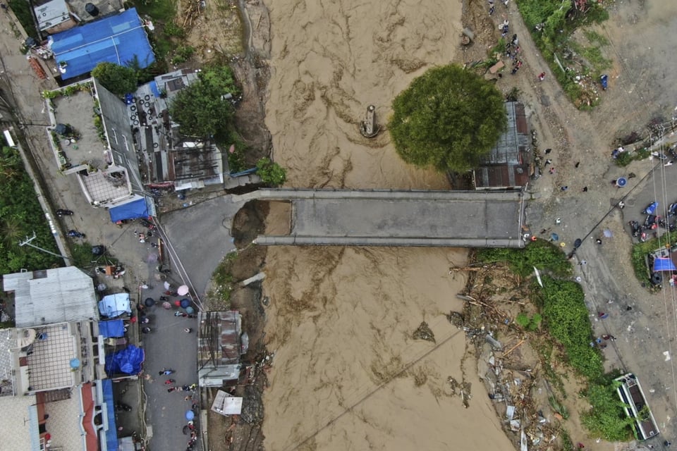 Confirman 66 muertos y múltiples desaparecidos inundaciones y los deslizamientos de tierra en Nepal