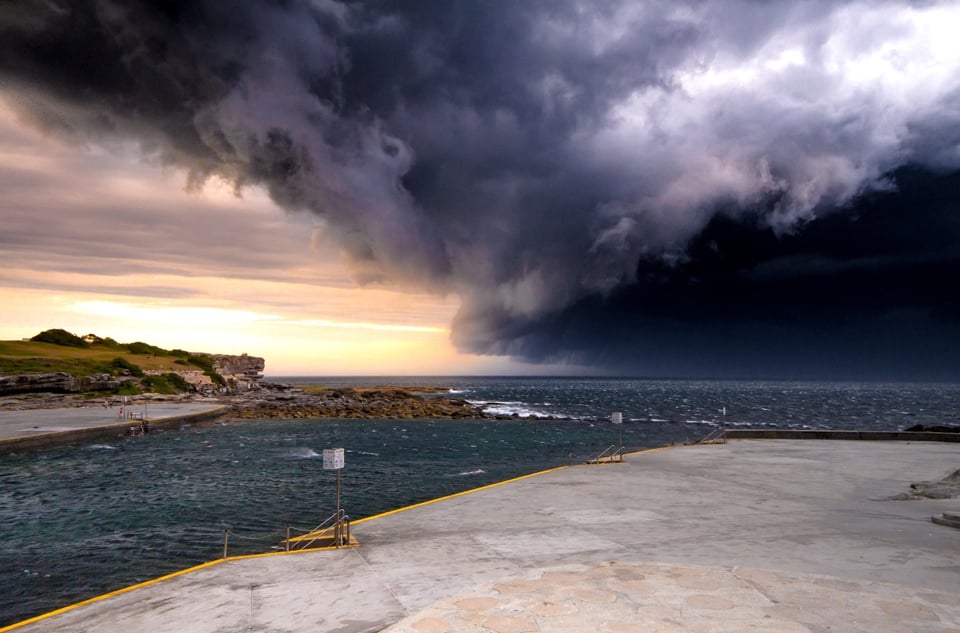 Tormenta costera deja severos daños en la costa este